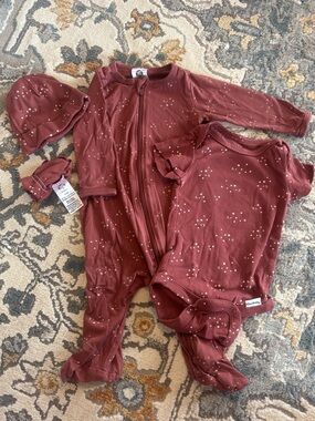 Gerber Rust Red Speckled Footed One-Piece, Bodysuit, Hat & Mittens Set